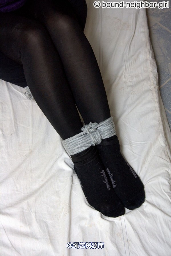 bound-neighbor-girl - Nina B - Tied up on the Construction 2 第 13 张图片