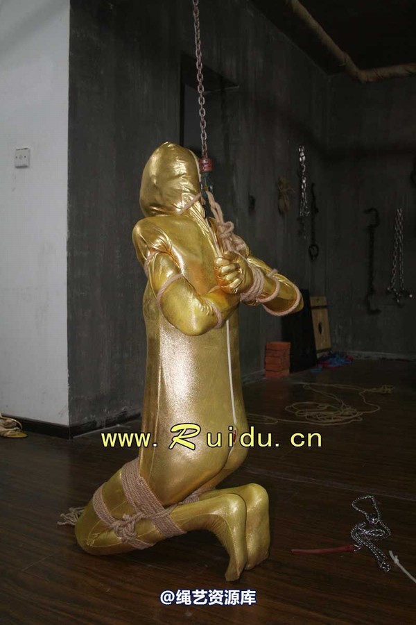 锐度主张 - 20070921第34期 影片胶衣紧缚悬吊图片 第 82 张图片