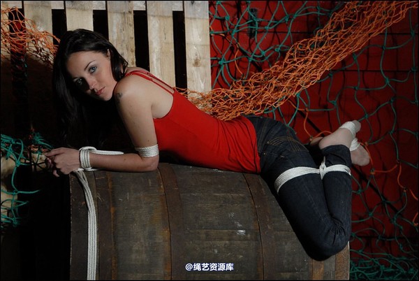 simplytied - Jinx caught over a barrel 第 40 张图片