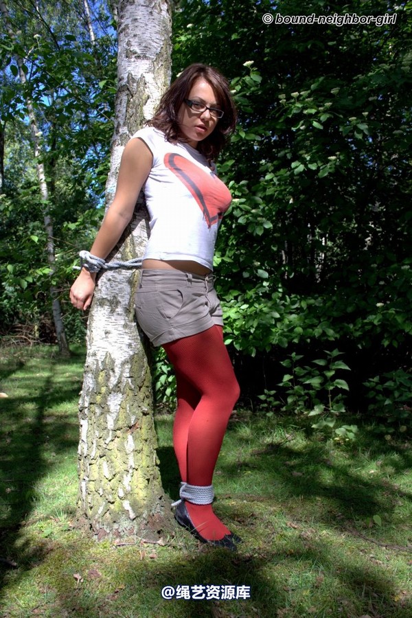 bound-neighbor-girl - Guest Helena - Tied up in the forest Part 1 第 3 张图片