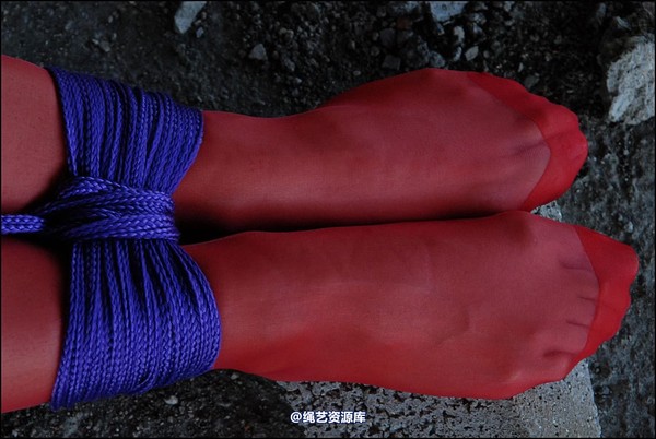 simplytied - More red tights in the Sun 第 32 张图片