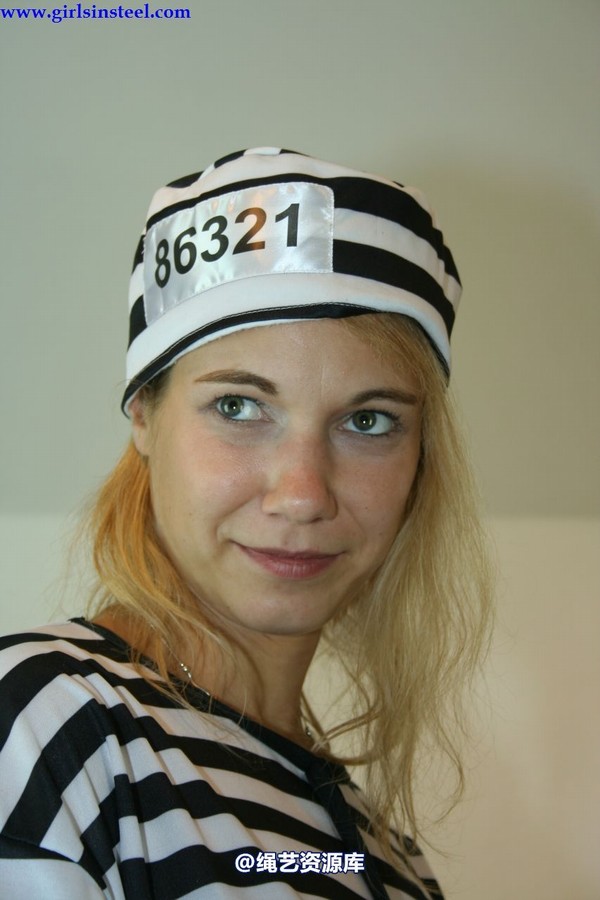 girlsinsteel - 2 dangerous girls as convicts 第 5 张图片