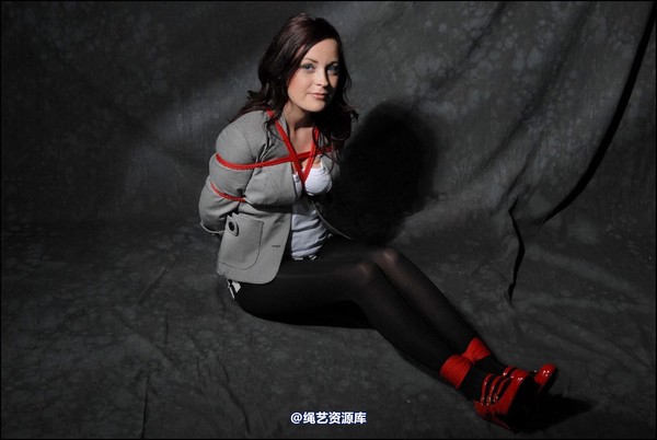 simplytied - Jinx in red shoes 第 13 张图片