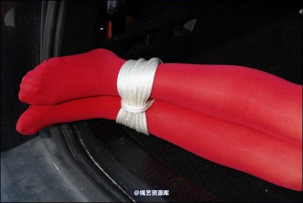 simplytied - Red tights in the Sun 第 42 张图片