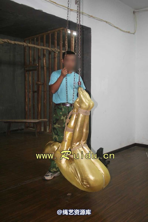 锐度主张 - 20070928第35期 影片胶衣紧缚悬吊图片 第 77 张图片