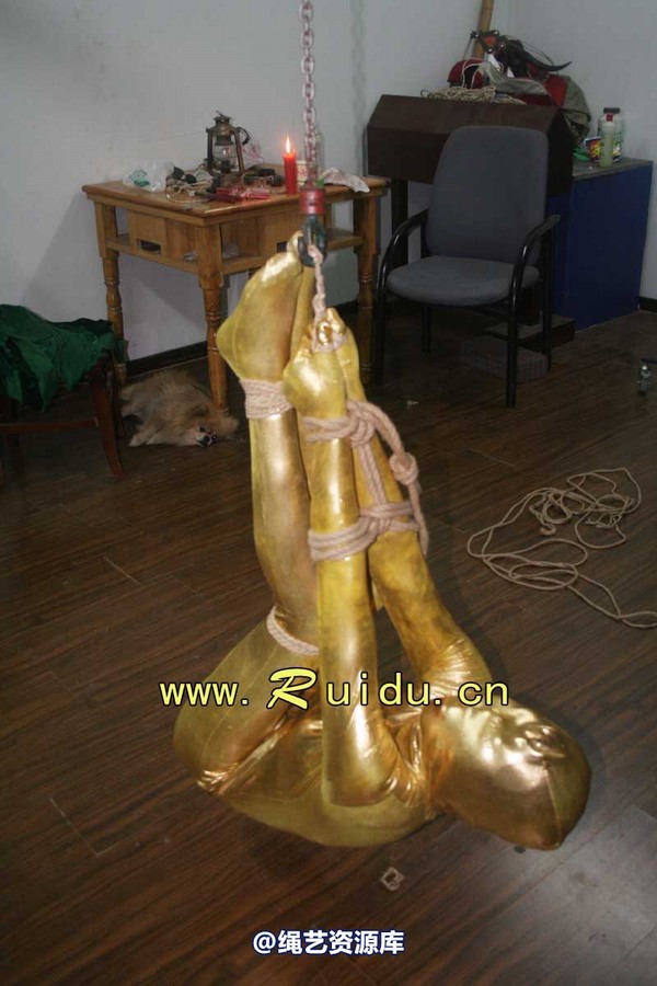 锐度主张 - 20070928第35期 影片胶衣紧缚悬吊图片 第 70 张图片