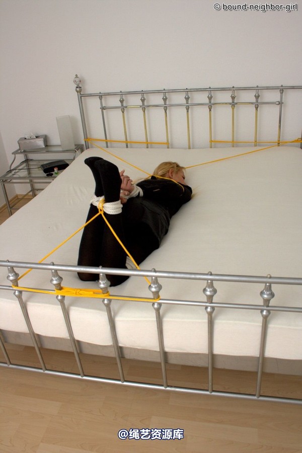 bound-neighbor-girl - Noelle in Hogtied 第 12 张图片