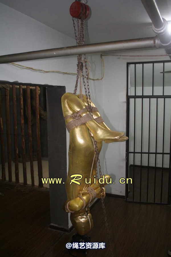 锐度主张 - 20070921第34期 影片胶衣紧缚悬吊图片 第 191 张图片
