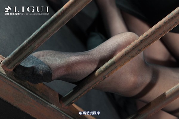 丽柜美束 - 2018-08-31 小戈 镣铐 第 32 张图片