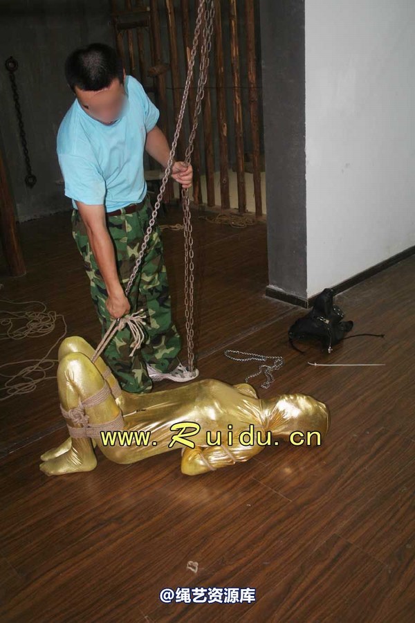 锐度主张 - 20070921第34期 影片胶衣紧缚悬吊图片 第 5 张图片