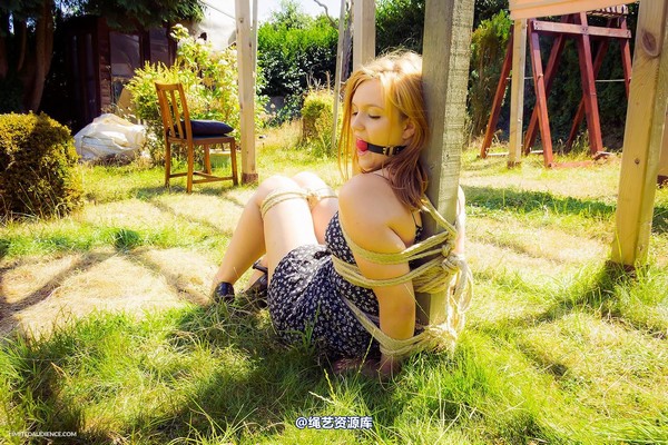 limitedaudience - 2014 bryony fuller out in the grass 第 5 张图片