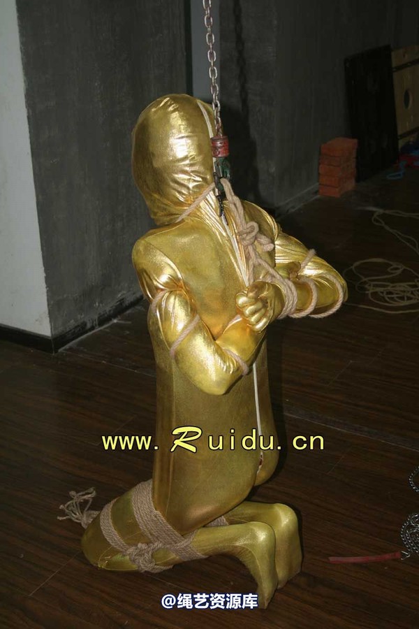 锐度主张 - 20070921第34期 影片胶衣紧缚悬吊图片 第 74 张图片