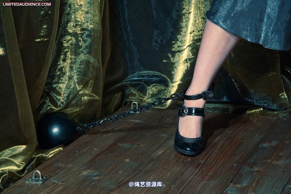 limitedaudience - 2010 scarlett in ball and chains 2 第 20 张图片