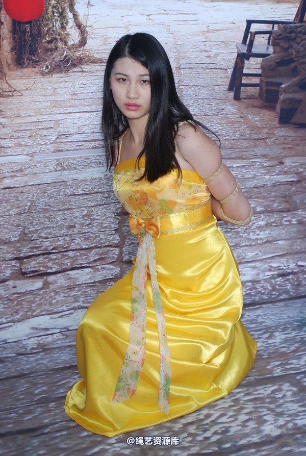 唯美之家 - 新模萧萧黄礼服 第 172 张图片