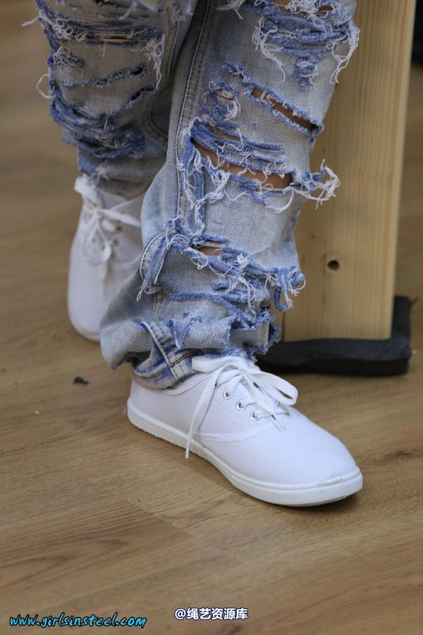 girlsinsteel - Jeans hogtied with handcuffs and watch 第 13 张图片