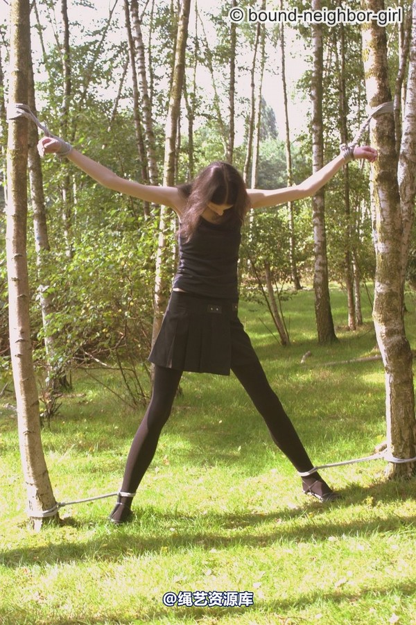 bound-neighbor-girl - Tanja - Tied up in the forest 1 第 23 张图片