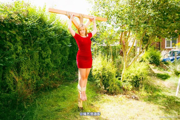 limitedaudience - 2014 bryony fuller alone on the cross 2 第 20 张图片