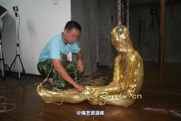 锐度主张 - 20070928第35期 影片胶衣紧缚悬吊图片 第 218 张图片