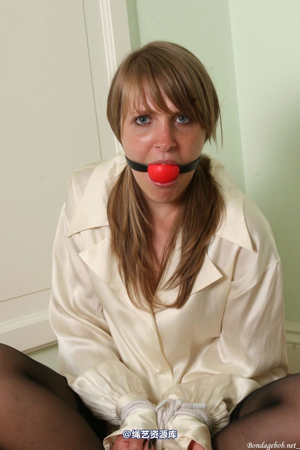 bondagebob - Sapphire Blu Open wide and shut up! 第 60 张图片