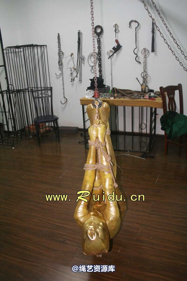 锐度主张 - 20070928第35期 影片胶衣紧缚悬吊图片 第 80 张图片