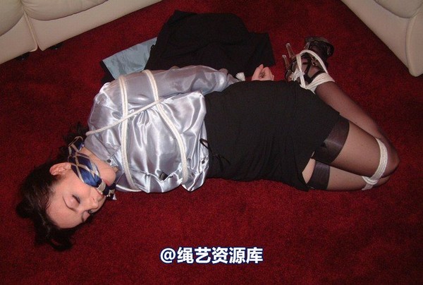 bondagebob - Jessica Hogtied Secretary 2 第 14 张图片