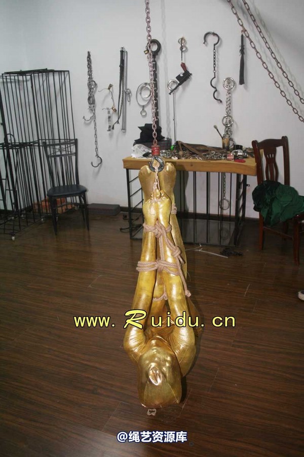 锐度主张 - 20070928第35期 影片胶衣紧缚悬吊图片 第 94 张图片