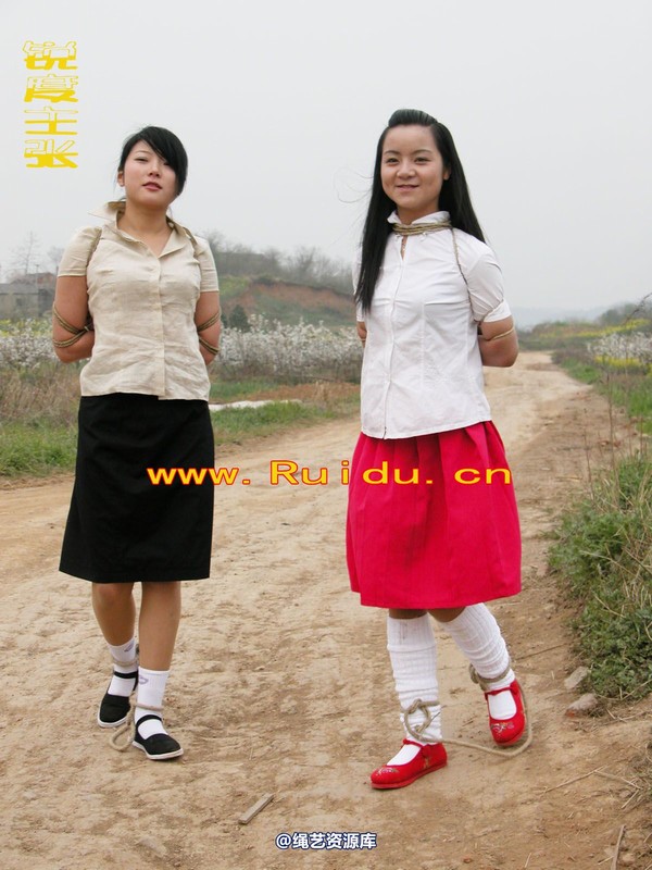 锐度主张 - 婷婷和寒冰走在乡间小路上 第 30 张图片