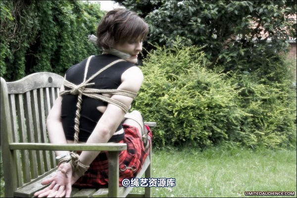 limitedaudience - 2008 ellie west bench bound wench 第 1 张图片