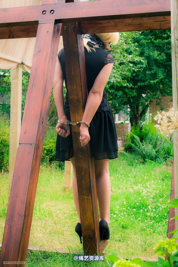 limitedaudience - 2014 kimmy louise cuffed to the cross 第 20 张图片