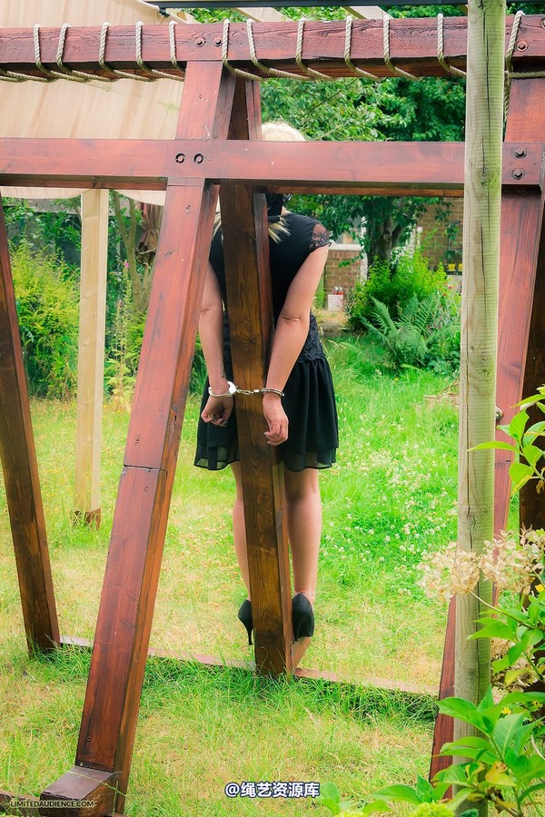 limitedaudience - 2014 kimmy louise cuffed to the cross 第 17 张图片