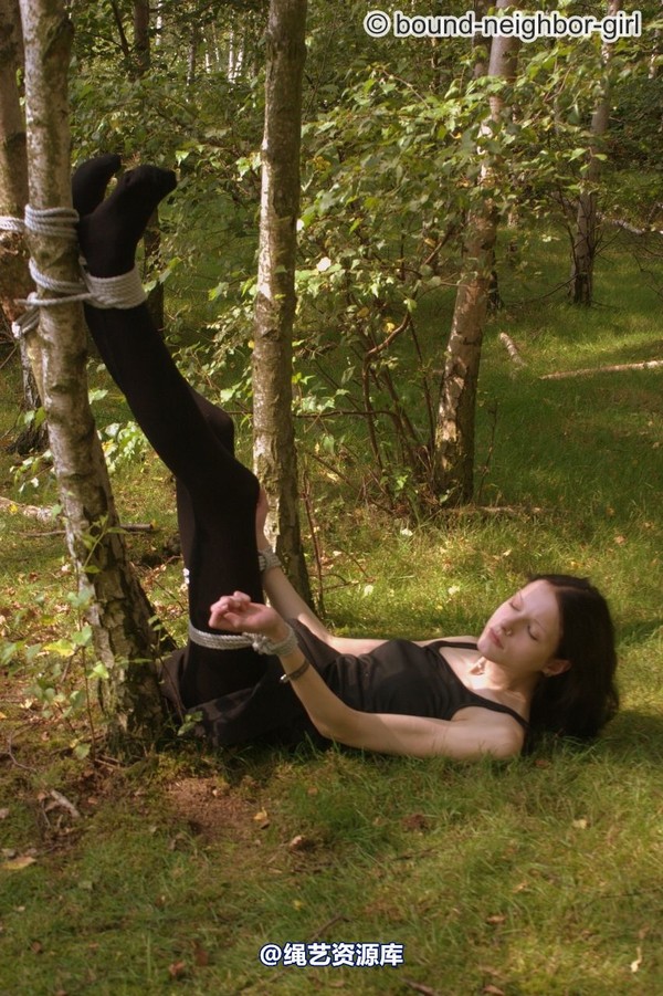 bound-neighbor-girl - Tanja - Tied up in the forest 2 第 12 张图片