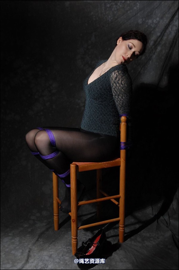 simplytied - Ebony Rose in jumper and tights 第 22 张图片
