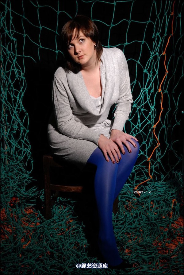 simplytied - Netted in blue tights 第 3 张图片