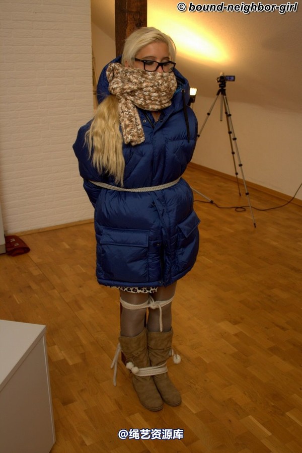 bound-neighbor-girl - Marenka - In winter jacket tied 2 第 26 张图片