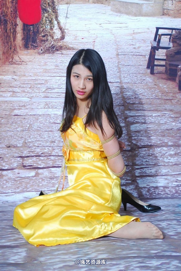 唯美之家 - 新模萧萧黄礼服 第 91 张图片