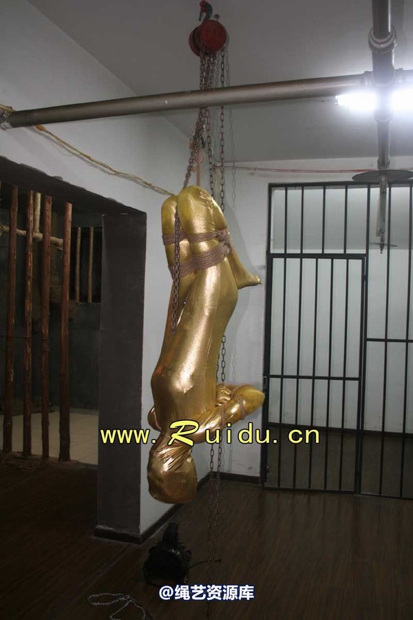 锐度主张 - 20070921第34期 影片胶衣紧缚悬吊图片 第 112 张图片