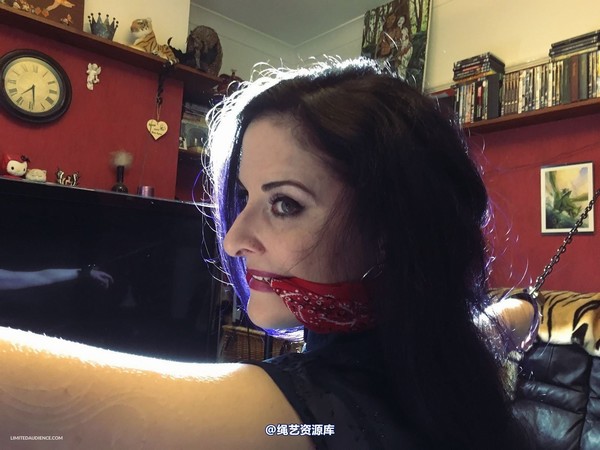 limitedaudience - 2015 caroline pierce spread and kneeling 第 39 张图片