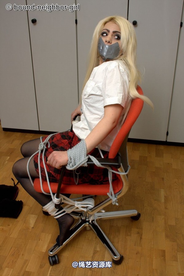bound-neighbor-girl - Nina A - Office bondage 3 第 34 张图片