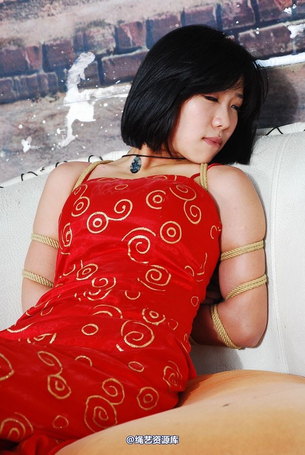 唯美之家 - 思欣红礼服 第 8 张图片