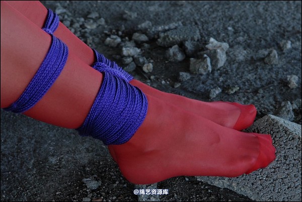 simplytied - More red tights in the Sun 第 31 张图片