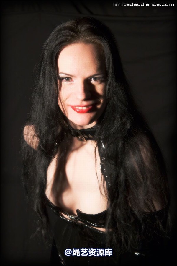 limitedaudience - 2007 rebekka raynor dominatrix bound 第 5 张图片
