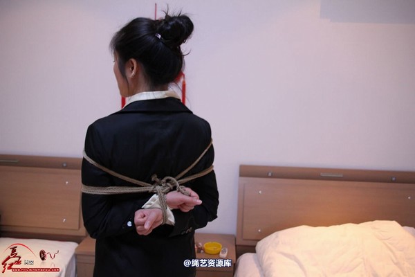 红豆的天空 - 会员水域约拍作品分享 黑西装 第 7 张图片