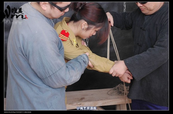 唯美之家 - 2008-12-18军统女特务受刑(剧照) 第 38 张图片