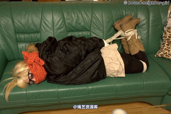 bound-neighbor-girl - Marenka - In winter jacket tied 1 第 26 张图片