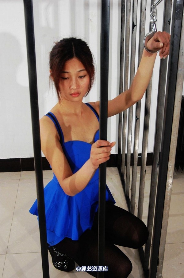 mj影视 - 倾心 前凸后翘的性感黑丝女犯-2013-03-26 第 13 张图片