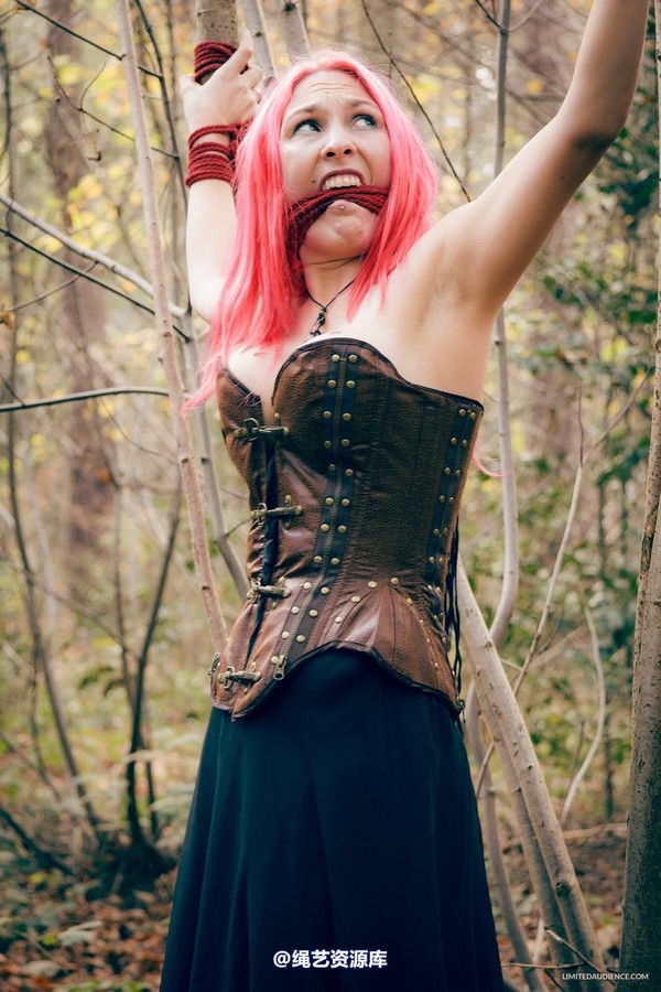 limitedaudience - 2014 elyssia hanging out in the woods 第 18 张图片