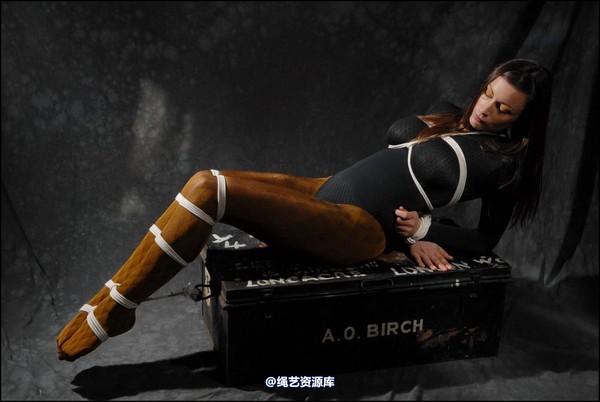 simplytied - Gold and Black tights 第 20 张图片