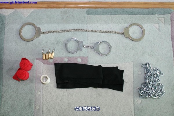 girlsinsteel - Irinas selfbondage 第 1 张图片