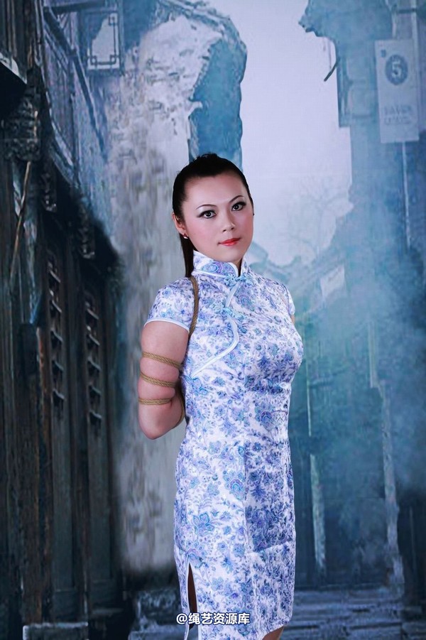 神艺缘 - 234-老街旗袍少女 第 1 张图片