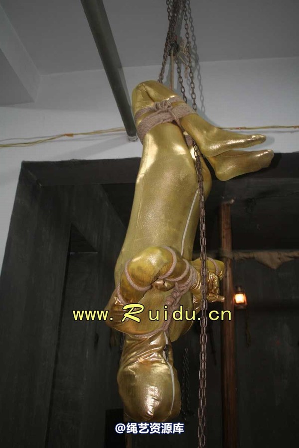 锐度主张 - 20070921第34期 影片胶衣紧缚悬吊图片 第 158 张图片